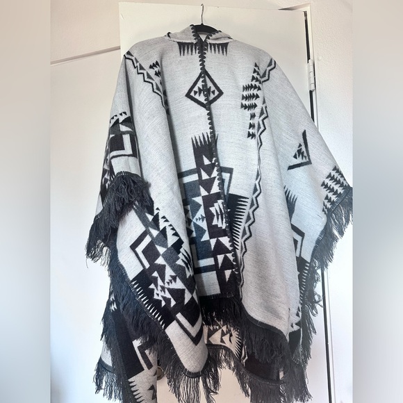 Alpaca 🦙 yarn 🧶 double sided, poncho with hoodie, Peruvian. - Picture 4 of 5